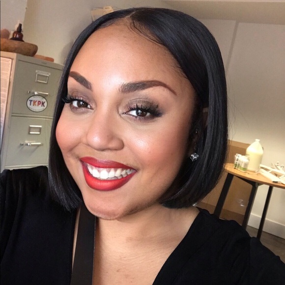 Meet Your Posher! - Picture 1 of 6